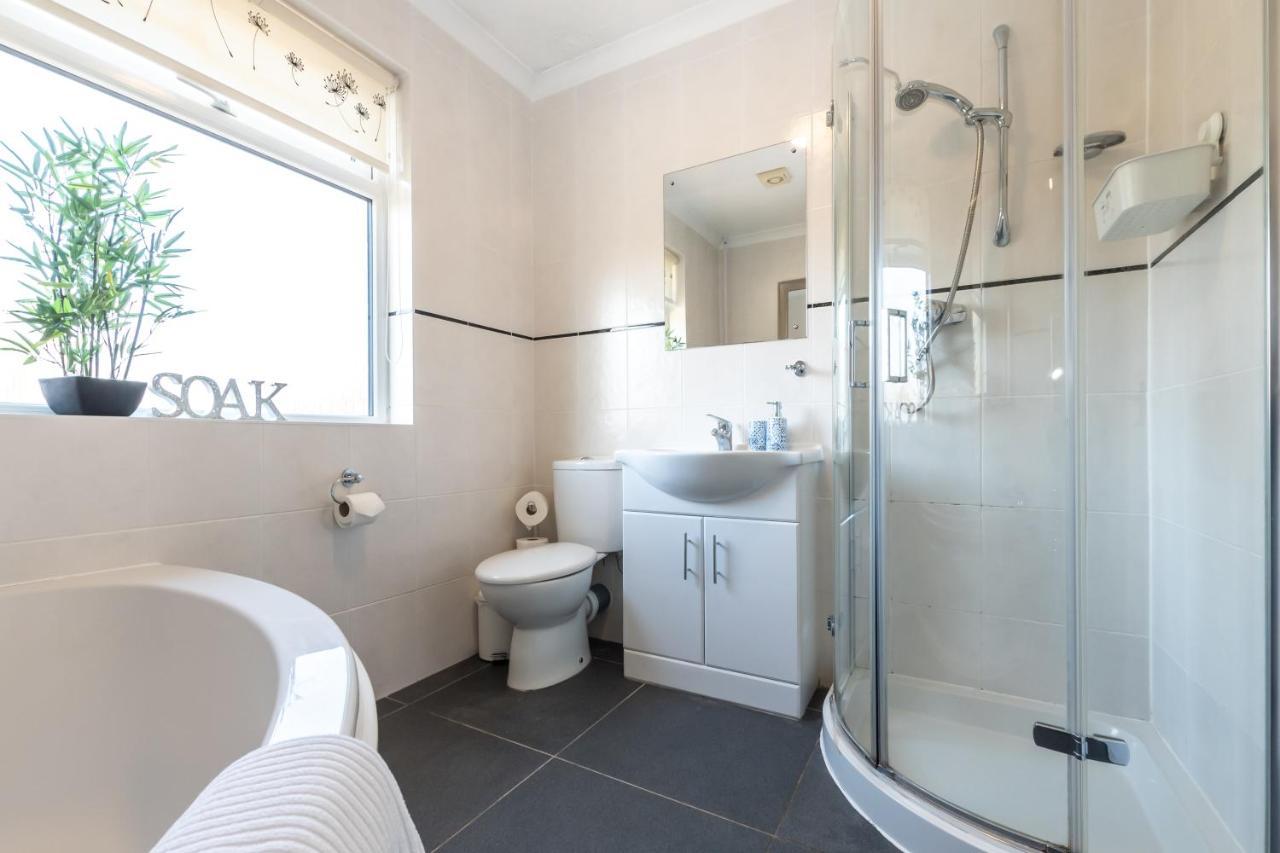 Cheerful 3-Bedroom Douglas House With Patio Southampton Kültér fotó