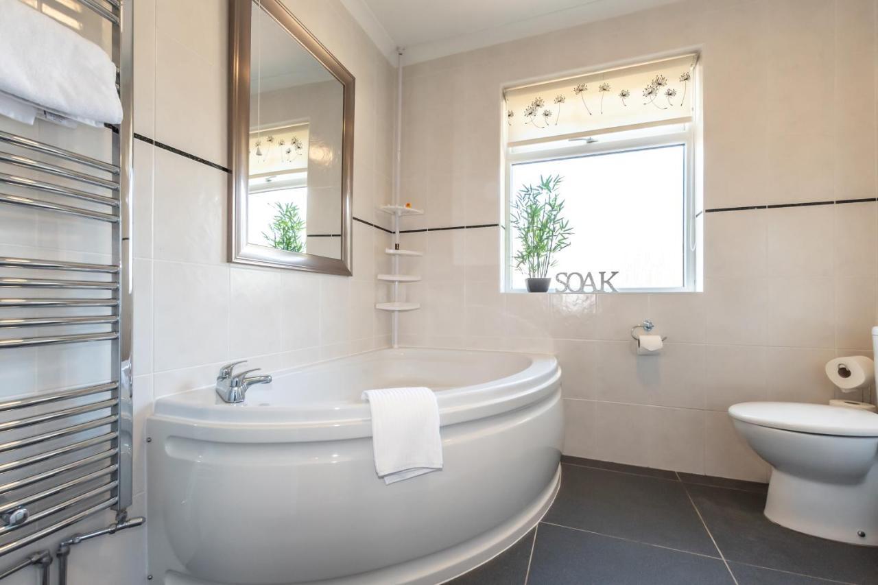 Cheerful 3-Bedroom Douglas House With Patio Southampton Kültér fotó
