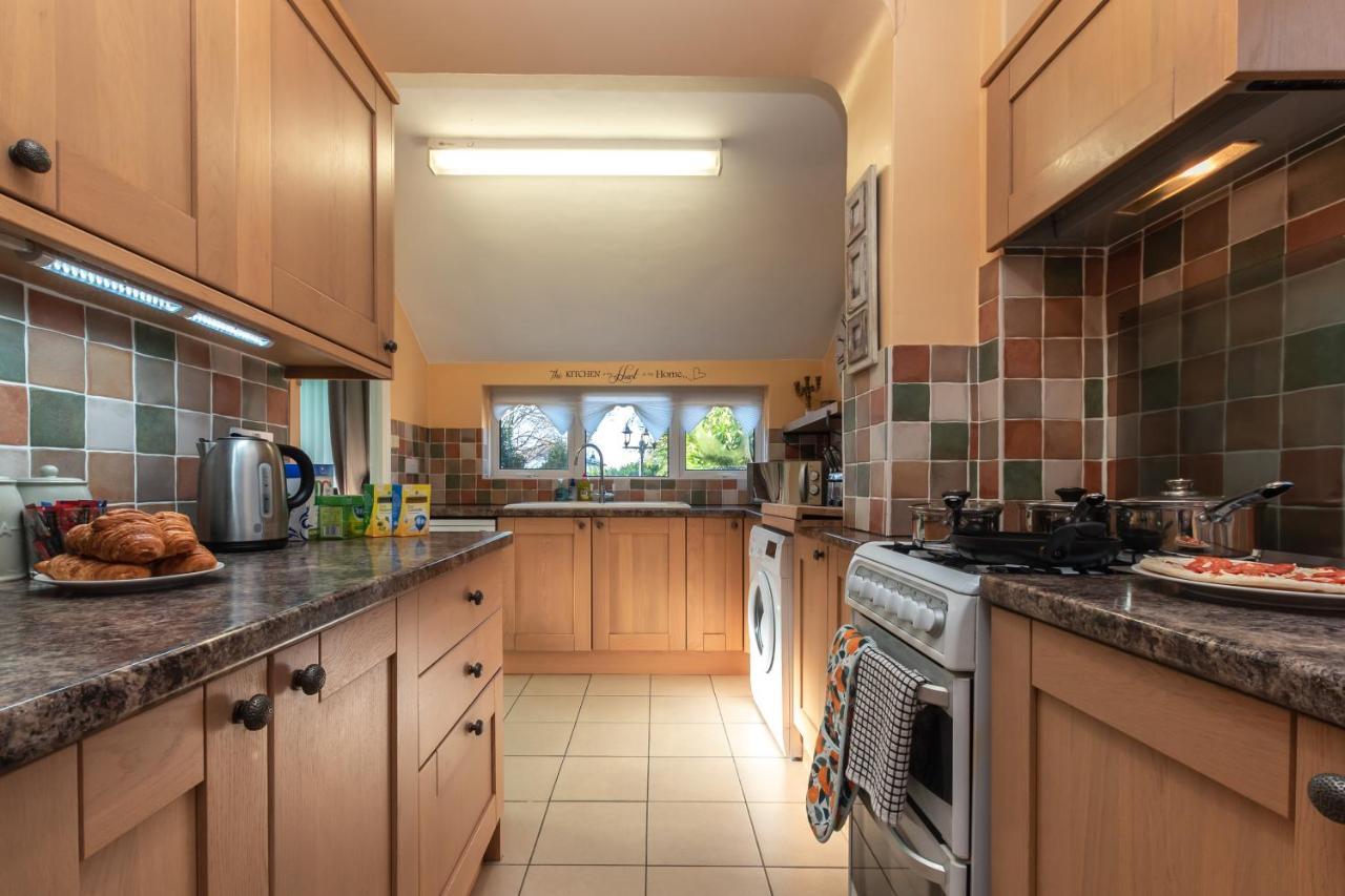 Cheerful 3-Bedroom Douglas House With Patio Southampton Kültér fotó