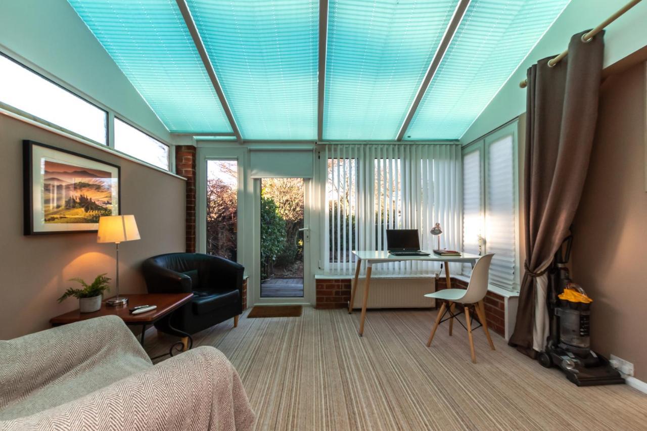 Cheerful 3-Bedroom Douglas House With Patio Southampton Kültér fotó