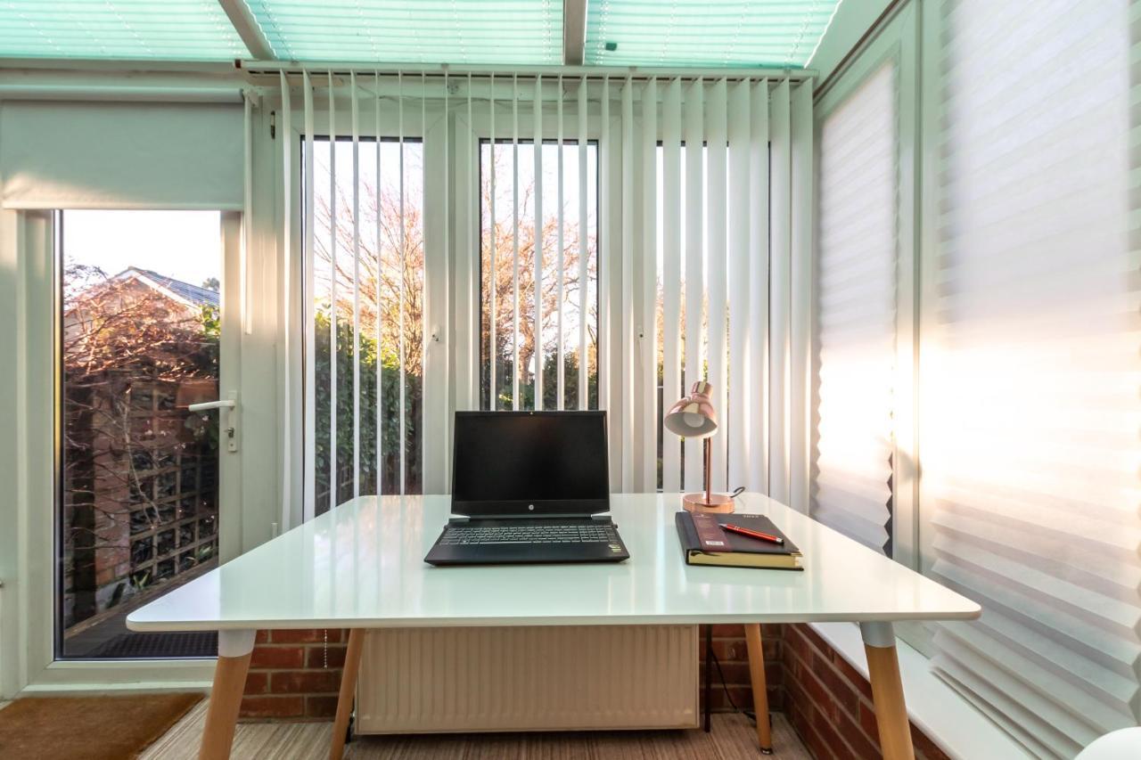 Cheerful 3-Bedroom Douglas House With Patio Southampton Kültér fotó