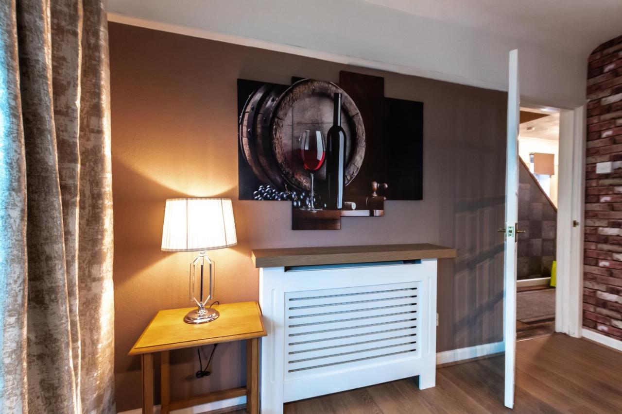 Cheerful 3-Bedroom Douglas House With Patio Southampton Kültér fotó