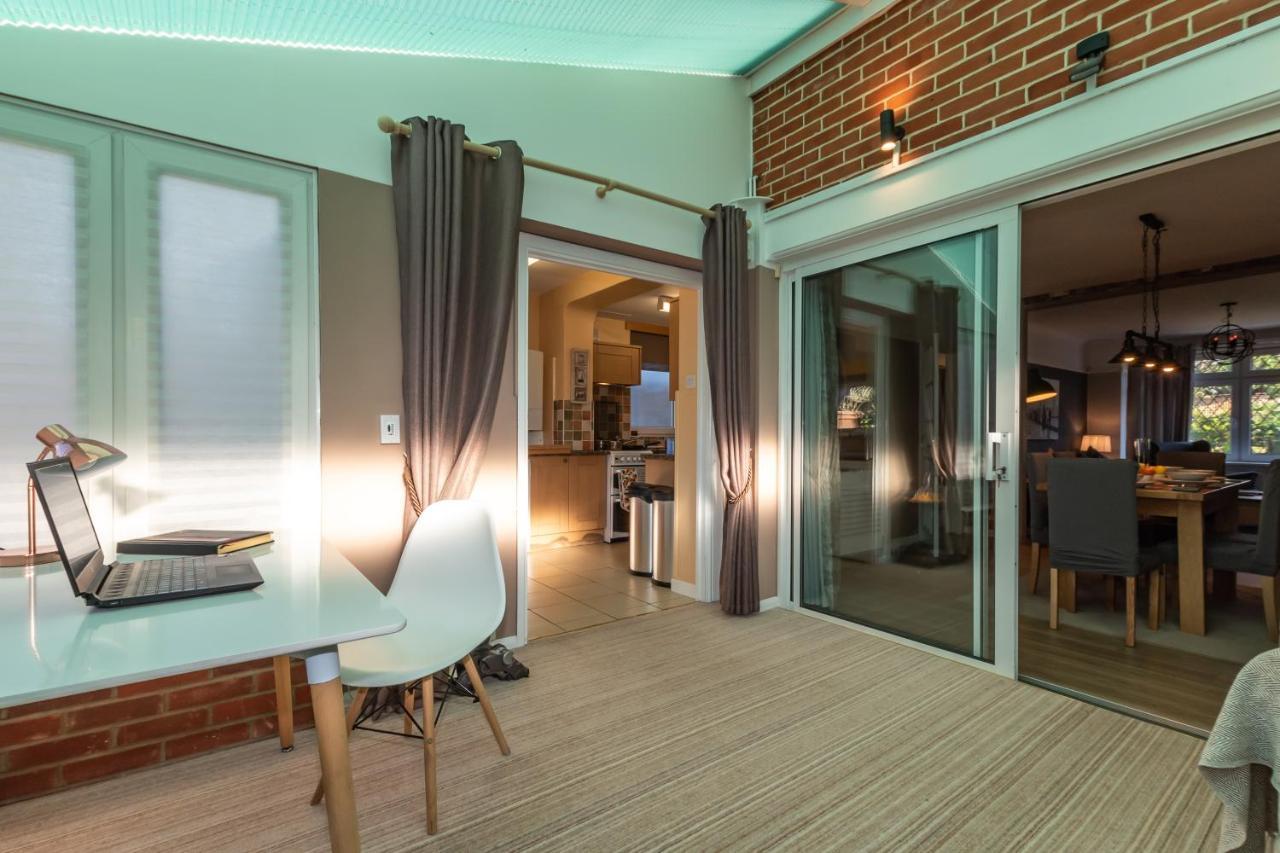 Cheerful 3-Bedroom Douglas House With Patio Southampton Kültér fotó